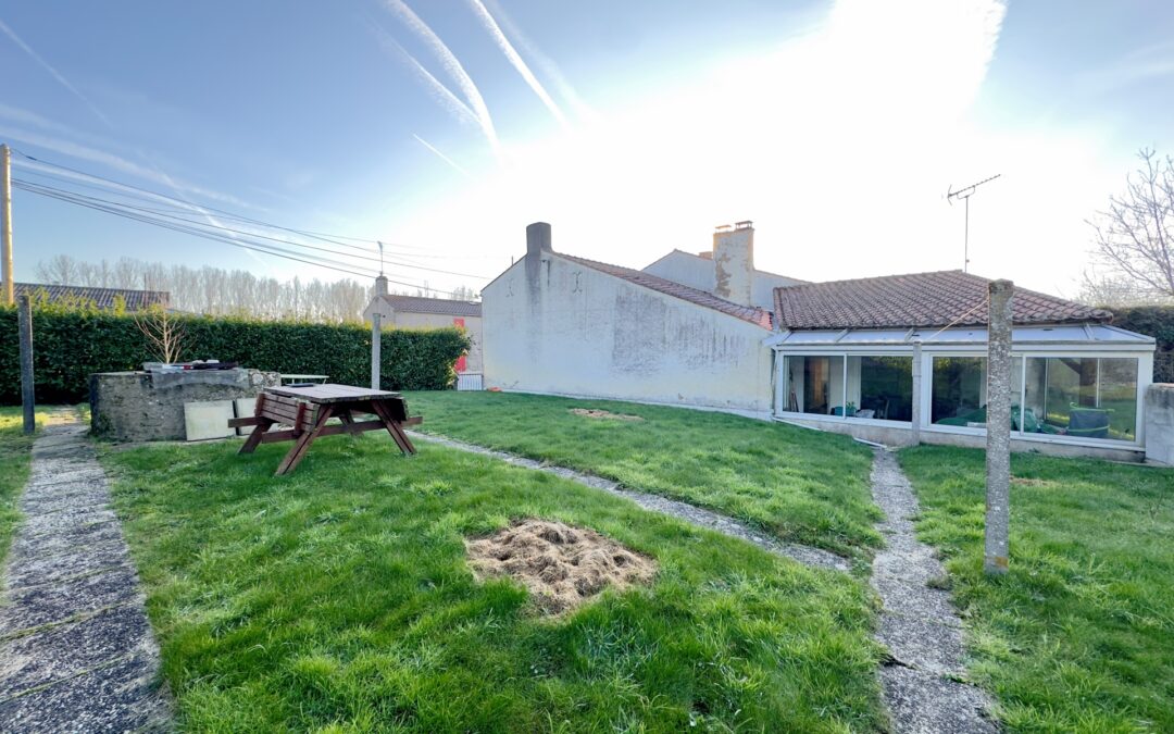 Spacieuse Maison avec 5 chambres au calme d’un village
